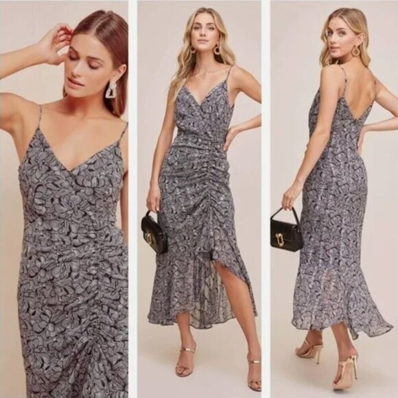 Astr Dresses & Skirts - ASTR Mariah Ruched Floral Print Midi Dress in Black/White Medium